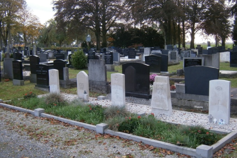 Uithuizermeeden oorlogsgraven